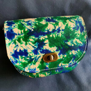 Bolso de cinturón de cuero con efecto marbling azul y verde